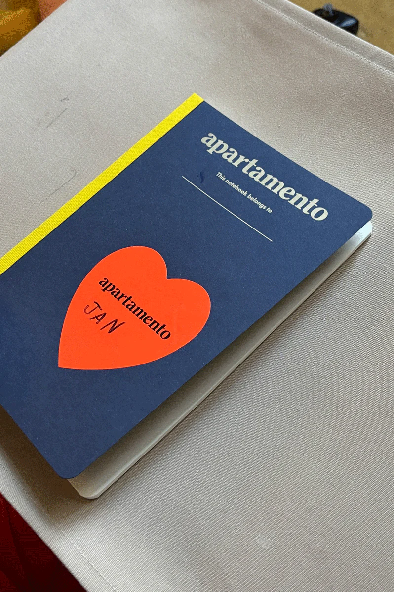 Apartamento Notebook - Dark Blue / Yellow - Image 3